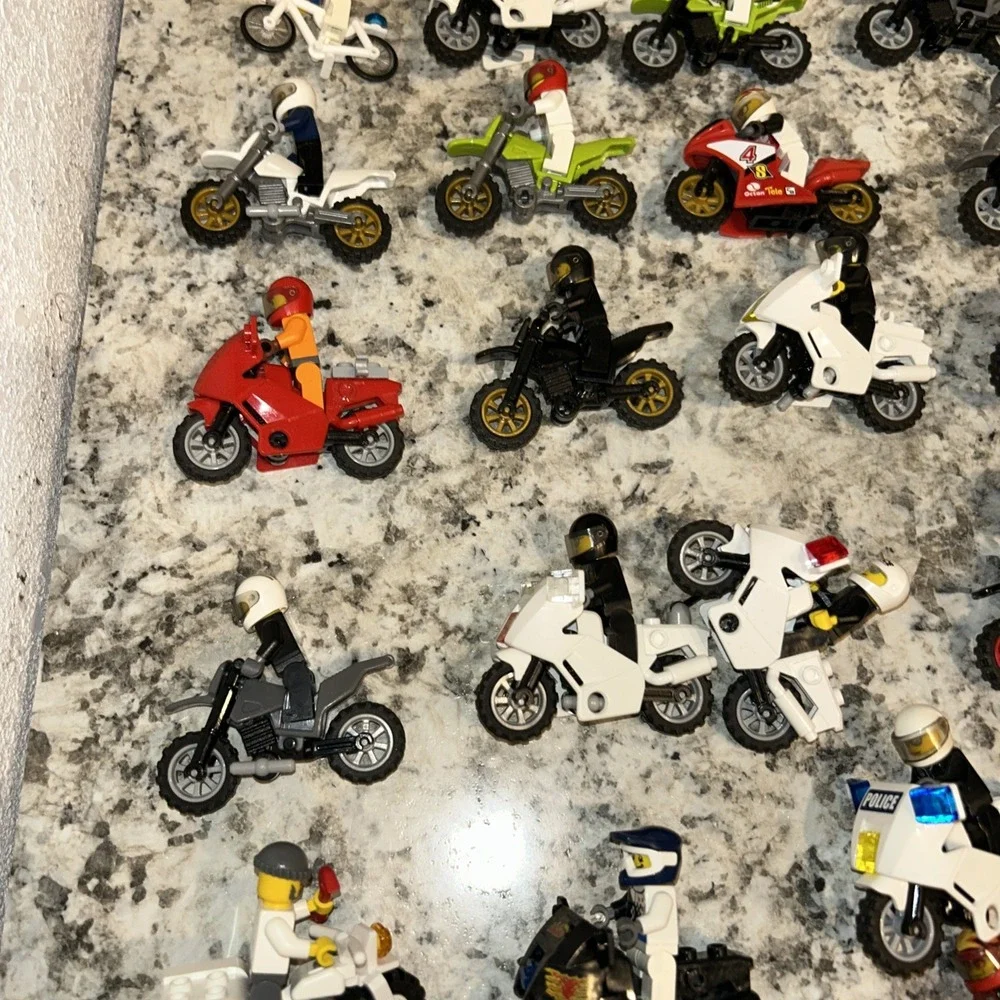 Lego‎ City Motorcycle & Bike Lot Of 40 With Riders Police, Racers, Huge Lot